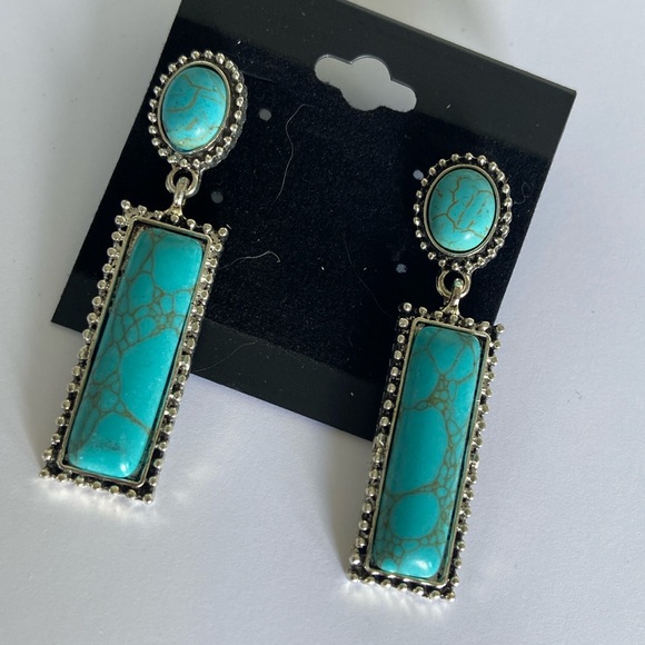 Turquoise color drop earrings - Picture 2 of 3